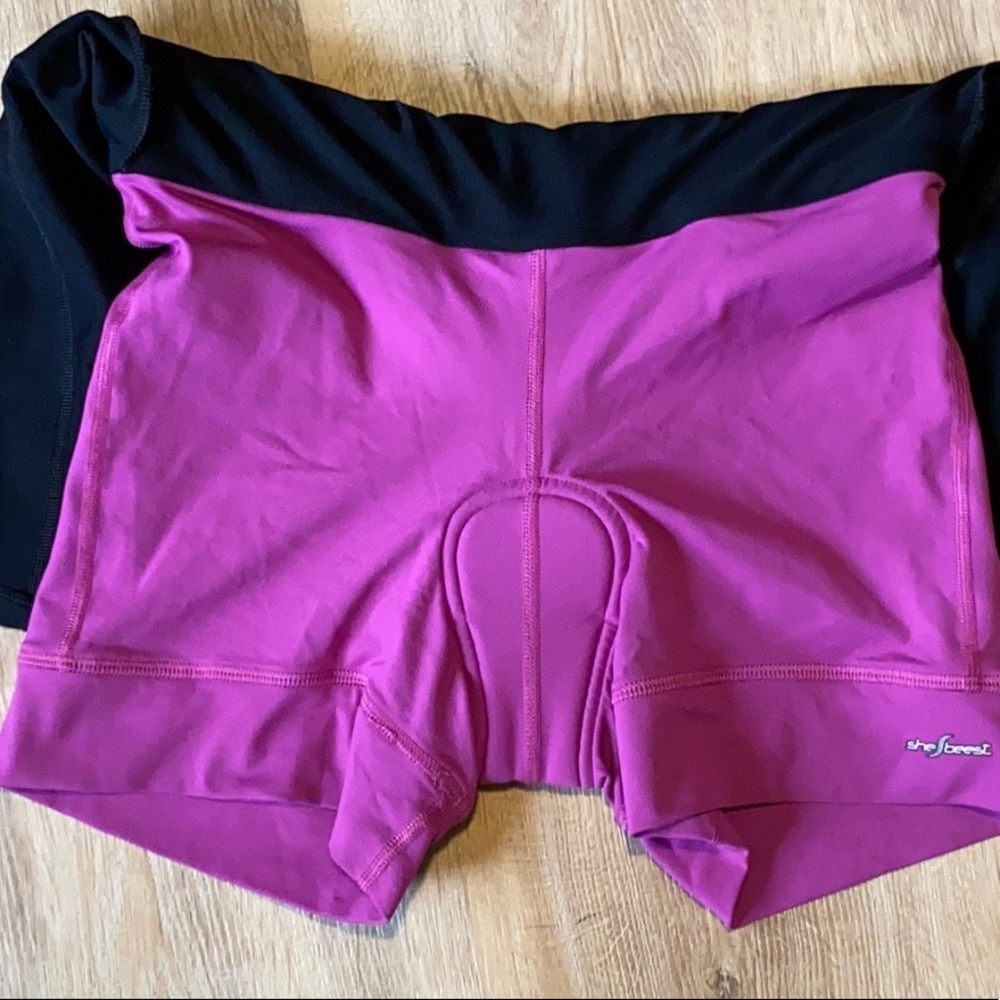 Shebeest cycling 🚴♀️ short skirt